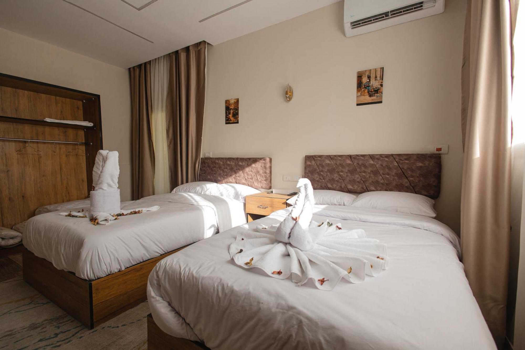 The View Pyramids Hotel Kafret el-Gabal Exterior photo